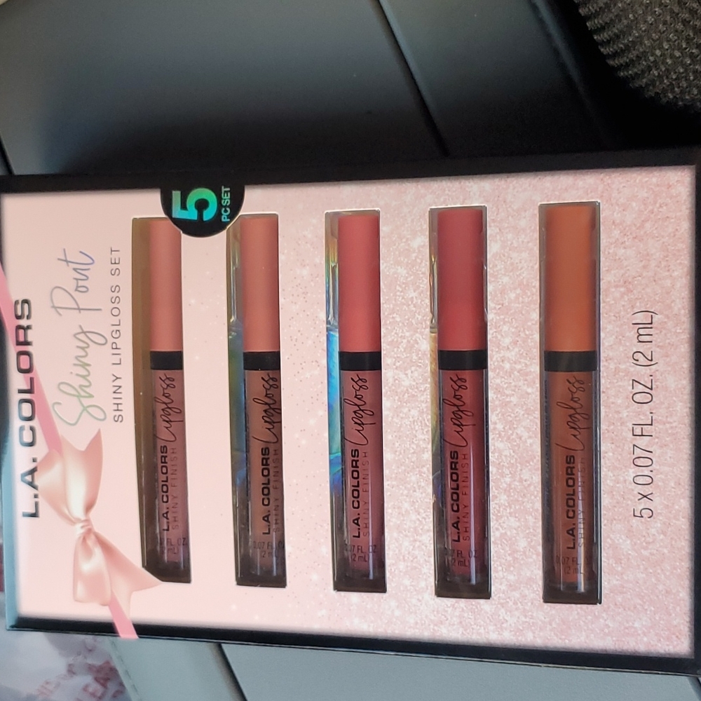 L A. COLORS 5 SHINY LIPGLOSS SET